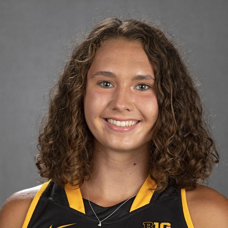 Headshot of Harper Dunne